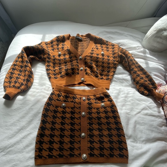 HIGH MAINTENANCE HOUNDSTOOTH CARDIGAN & SKIRT SET - Picture 8 of 9